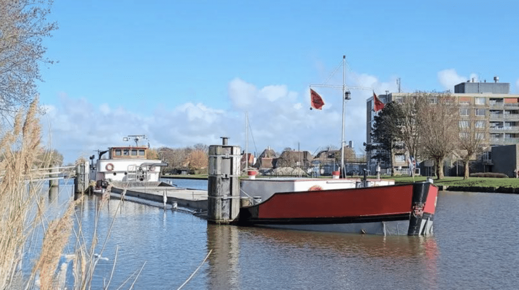 Self-Propelled Sand Dredger